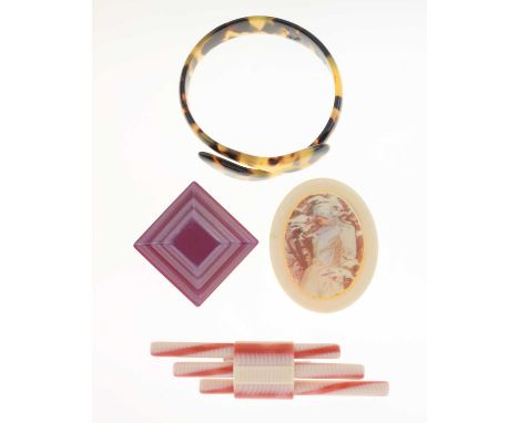 Lea Stein - Collection of four various pieces comprising an Art Deco-style red and cream triple bar brooch, and a faux tortoi