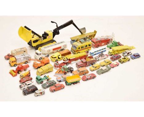 Quantity of vintage model diecast vehicles and cars, to include Dinky, Matchbox, Tonka, etc