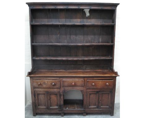 19TH CENTURY WELSH OAK TWO STAGE RACK BACK DOG KENNEL DRESSER having moulded cornice above iron hooks and three moulded shelv