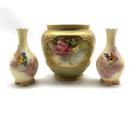 Edwardian Royal Worcester vase having four painted reserve panels decorated with roses interspersed by moulded Neo-classical 