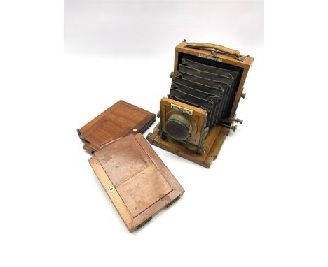 19th/ early 20th century mahogany and brass-bound 'The 1900 Patent Instantograph' quarter plate camera by J. Lancaster &amp; 