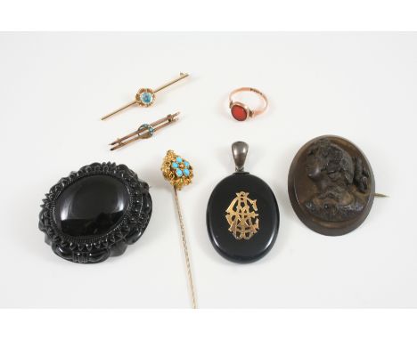 A QUANTITY OF JEWELLERY including a Victorian gold and turquoise set stick pin, with a compartment to the reverse containing 