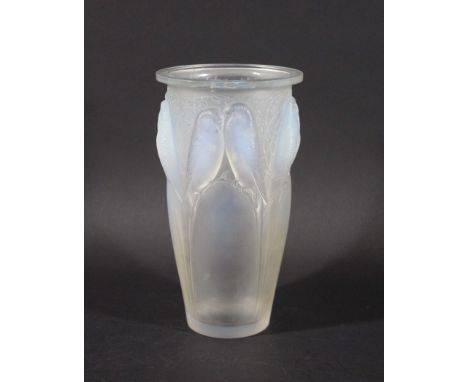 RENE LALIQUE VASE - CEYLAN an opalescent and frosted glass vase in the Ceylan design, the pairs of Budgerigars amongst foliag