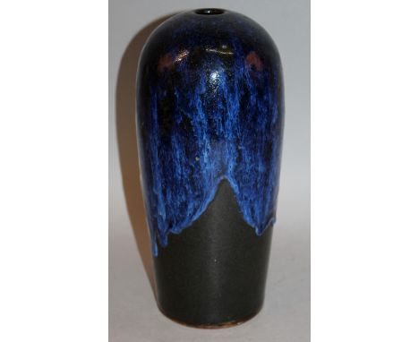 AN UNUSUAL CHINESE FLAMBE GLAZED PORCELAIN VASE, the shoulders and sides applied with a streaked blue glaze falling well shor