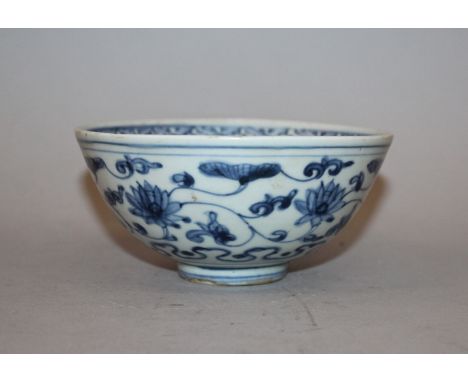 A 16TH CENTURY CHINESE MING DYNASTY BLUE & WHITE PORCELAIN BOWL, the rounded exterior sides painted with a formal design of s