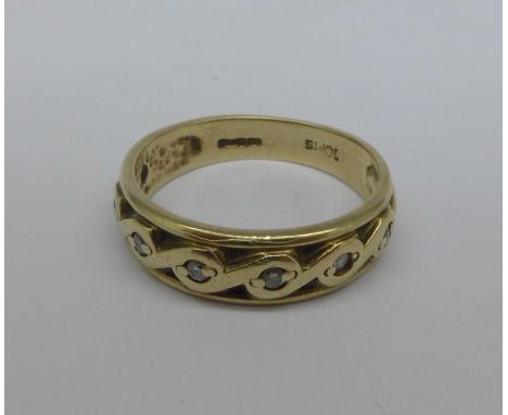 A 9ct gold and white stone ring, 3.3g, M