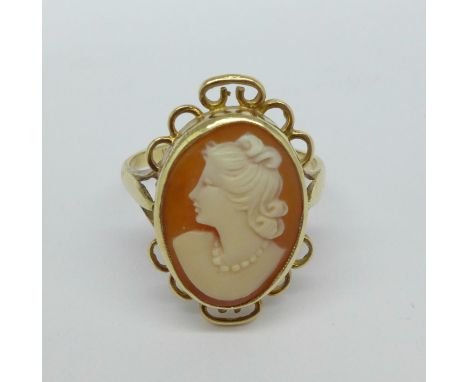 A 9ct gold cameo ring, 3.5g, Q