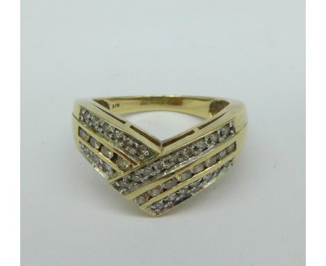 A 9ct gold and diamond ring, 4.3g, O