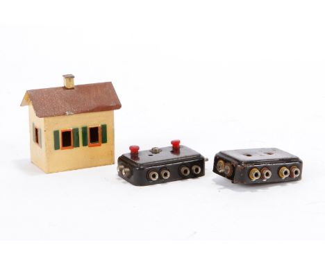 2 Märklin Verteilerplatten und Wärterhaus, S H0, als Ersatzteile