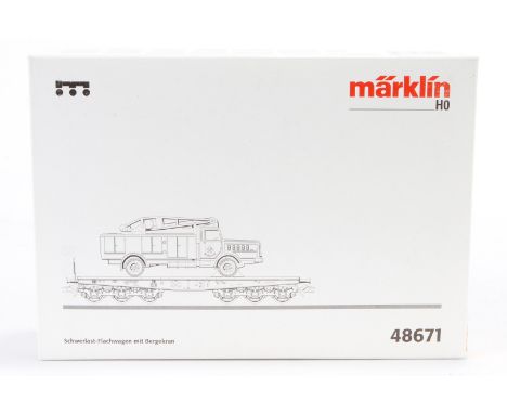 Märklin Schwerlast-Flachwagen mit Bergekran 48671, S H0, komplett, Alterungs- und Gebrauchsspuren, im leicht besch. OK, Z 2-3