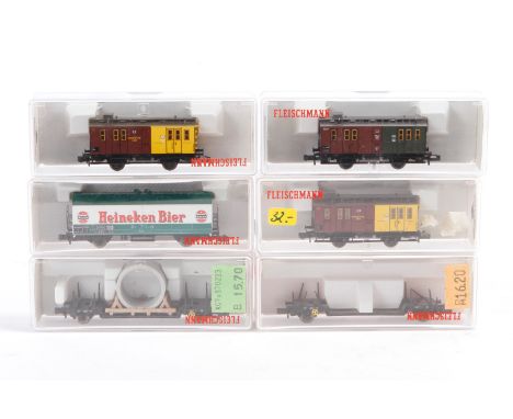 6 Fleischmann Wagen 8217, 8218, 8325, 8820 und 2x 8825, S N, tw besch., je im OK, Z 3