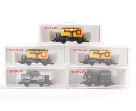 5 Fleischmann Wagen 8301, 3x 8401 und 8435, S N, tw besch., je im OK, Z 3