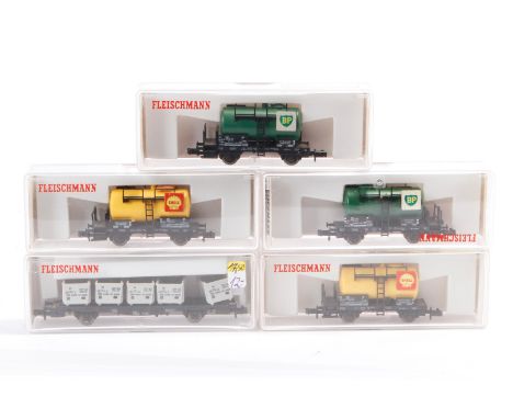 5 Fleischmann Wagen 8231, 2x 8401 und 2x 8402, S N, tw besch., je im OK, Z 3