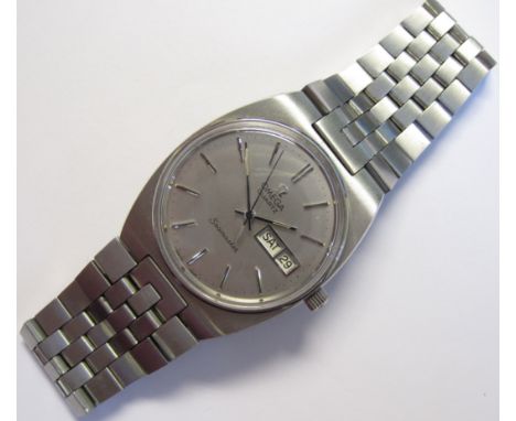 A Gentleman's Omega quartz Seamaster Wristwatch, the silvered dial with hourly applied baton markers, sweep seconds hand and 