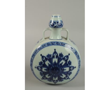 A CHINESE BLUE AND WHITE PORCELAIN MOON FLASK. 30cm high.