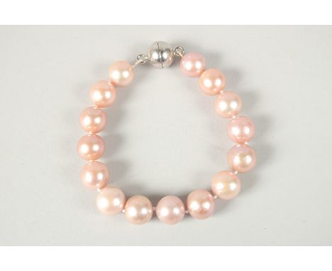 AN 11mm NATURAL PINK FRESHWATER PEARL BRACELET.
