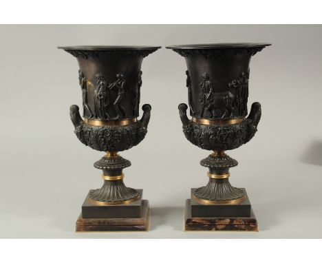 A VERY GOOD PAIR OF CLASSICAL BRONZE TWO HANDLED URNS on square bases. 36cms high.