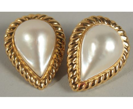 A GOOD PAIR OF  18CT GOLD AND PEARL CLIP EARRINGS.