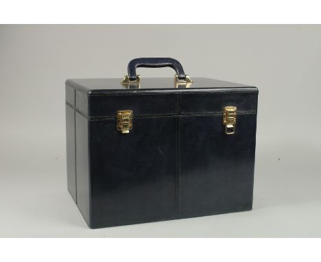 A GOOD LEATHER TRAVELLING VANITY CASE, mirror, bottle straps, with carrying handle. 27cm high, 36cm wide.