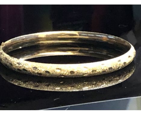 9ct Gold bangle Weight 7.7g