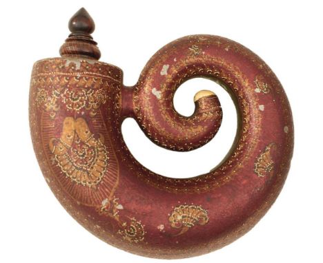A 19TH CENTURY SOUTH INDAN POWDER HORN, characteristic curling body decorated with polychrome with traditional Indian imagery