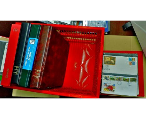 Great Britain - 1980-190's  First Day Covers collection in 5 volumes (London & Bureau (380+).