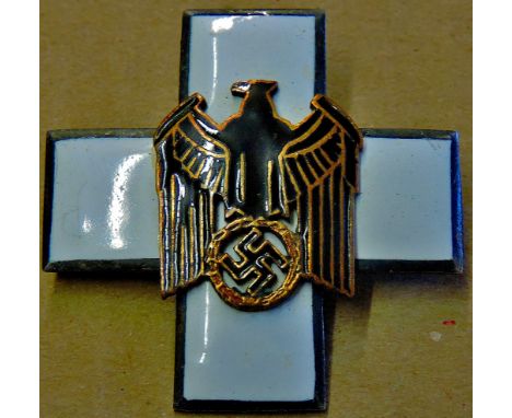 German Social Welfare Cross 2nd class with horizontal pin back. Enamel in excellent condition made by Deschlerÿ&ÿSohn, Mnche
