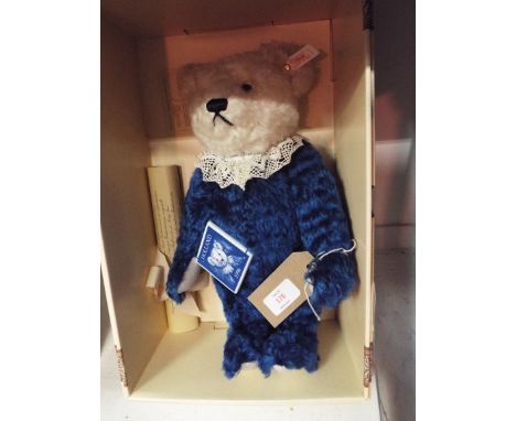 A boxed Steiff limited edition 29/1500 1996 Holland Bear complete with ceramic tag and certificate 