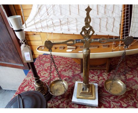 A set of decorative brass and marble balance scales together with an ornate table lamp 