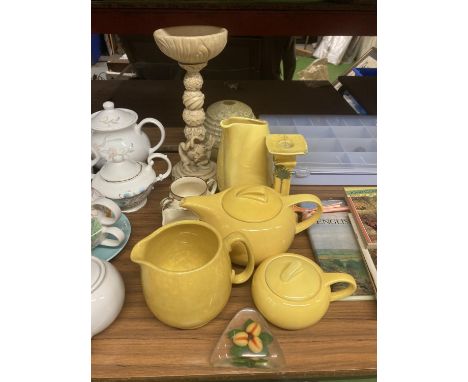 AN ART DECO STYLE TEAPOT, JUGS AND SUGAR BOWL, VINTAGE LAMP SHADE ORIENTAL STYLE CANDLESTICK, ETC 