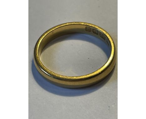 A 22 CARAT GOLD WEDDING BAND SIZE J/K GROSS WEIGHT 3.14 GRAMS 