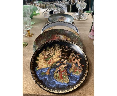 A COLLECTION OF CABINET PLATES TO INCLUDE EASTERN EUROPEAN, CHRISTMAS, ANIMALS, ETC 