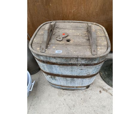 A VINTAGE WOODEN STORAGE BIN WITH LID 