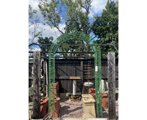 QUALITY GARDEN ARCH APPROX 260CM HIGH 