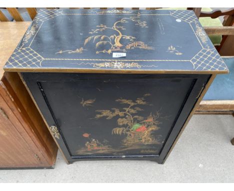 A MID 20TH CENTURY CABINET WITH CHINOISERIE DECORATION 