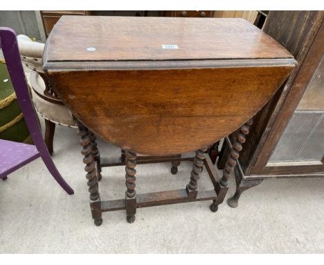 AN EARLY 20TH CENTURY OVAL OAK GATE LEG TABLE ON BARLEY TWIST LEGS 36" X 24" OPEN 