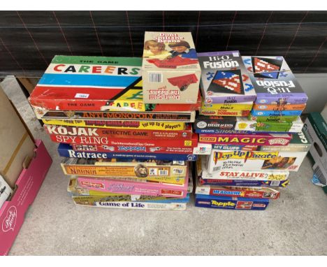 A SELECTION OF VINTAGE AND RETRO BOARD GAMES 