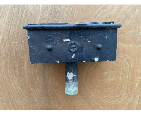 A VINTAGE CAST IRON GUTTER HOPPER 