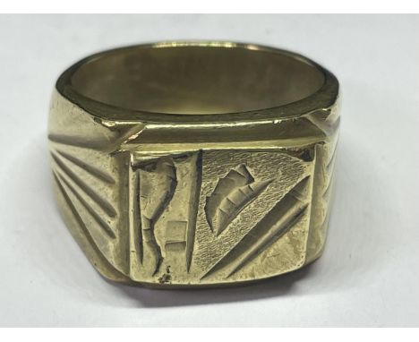 A YELLOW METAL RING STAMPED 750 SIZE U IN A PRESENTATION BOX 