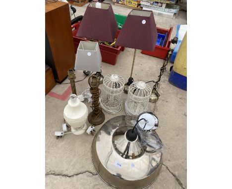 AN ASSORTMENT OF TABLE LAMPS AND LIGHT FITTINGS 