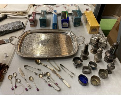 A QUANTITY OF SILVER PLATED ITEMS TO INCLUDE A HANDLED TRAY, CRUET SET, SUGAR SHAKER, EMBOSSED TRINKET BOX, SALTS, FLATWARE, 