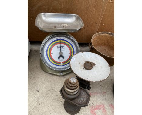 A VINTAGE SALTER COIN CHECKER SCALE AND A SET OF VINTAGE KITCHEN BALANCE SCALES WITH WEIGHTS 