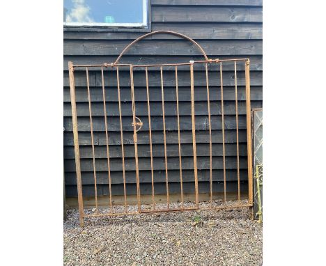 EALRY VICTORIAN ESTATE KENNEL GATE APPROX 180CM - 210CM HIGH 