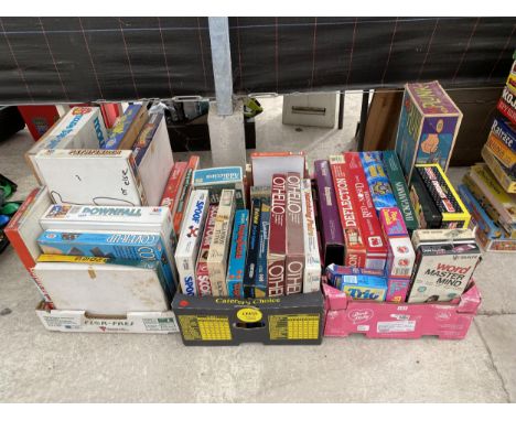 A SELECTION OF VINTAGE AND RETRO BOARD GAMES 