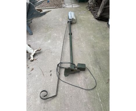 REVO STREET LIGHT - TO BE RE WIRED 