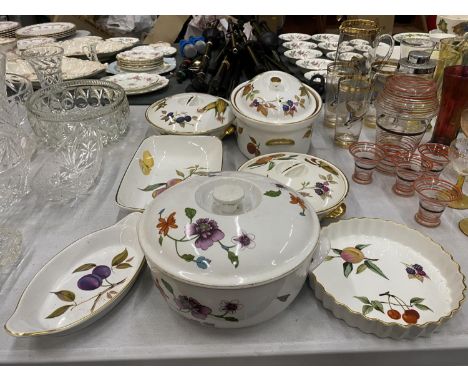 SEVEN LARGE CERAMIC OVEN TO TABLE WARE ITEMS TO INCLUDE ROYAL WORCESTER EVESHAM 