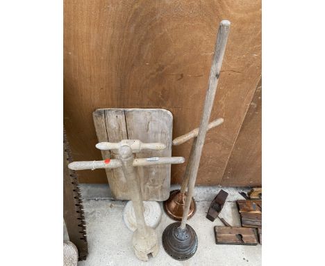 FOUR VINTAGE DOLLY POSSERS TO INCLUDE TWO COPPER AND TWO WOODEN 
