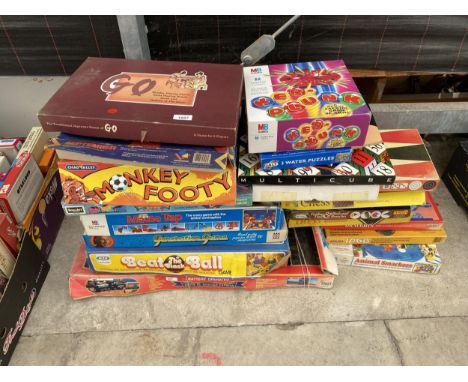 A SELECTION OF VINTAGE AND RETRO BOARD GAMES 