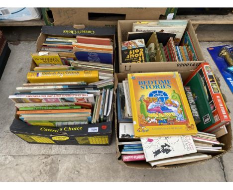 A LARGE ASSORTMENT OF VINTAGE AND RETRO BOOKS TO INCLUDE ENID BLYTON AND BEATRIX POTTER ETC 