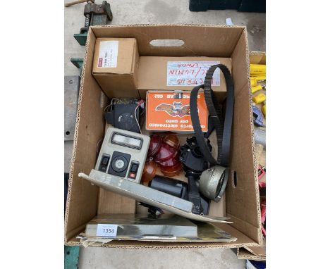 AN ASSORTMENT OF VINTAGE AUTOMOBILE SPARES TO INCLUDE LIGHTS AND A SPEEDOMETER ETC 